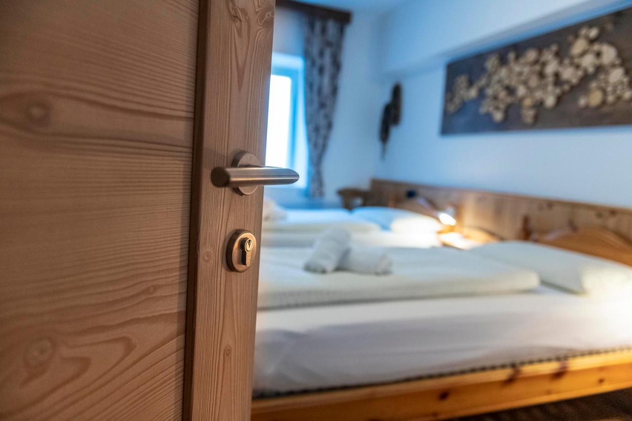 Appartamenti Residence La Roggia Pozza di Fassa Exterior foto