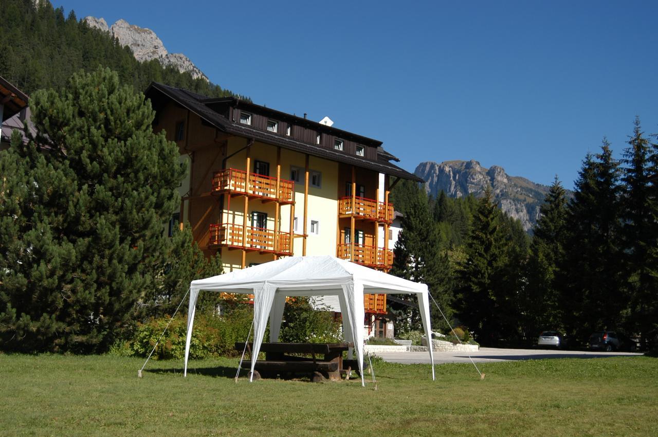 Appartamenti Residence La Roggia Pozza di Fassa Exterior foto